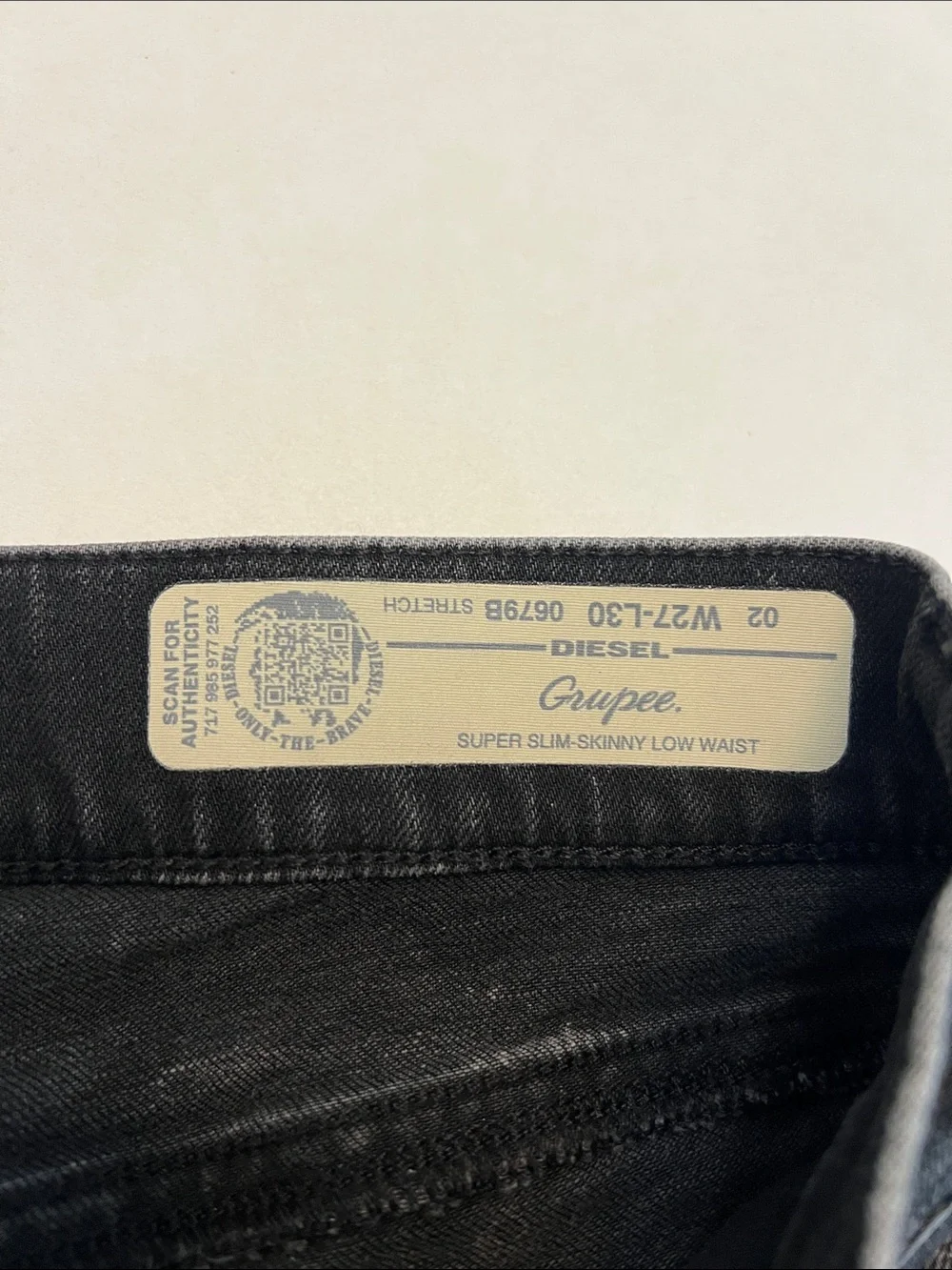 DIESEL WOMEN’S GRUPEE SUPER SLIM- SKINNY LOW WAIST DISTRESSED BLACK/GRAY 27x30